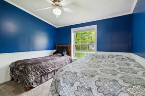 3 bedrooms, iron/ironing board, internet, bed sheets