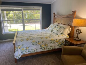 3 bedrooms, iron/ironing board, internet, bed sheets