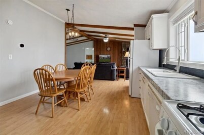 "Huron Bluff" 3-bedroom House in Harbor Beach Lakefront with Spectacular Views