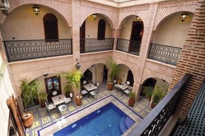 屋外ダイニングエリア