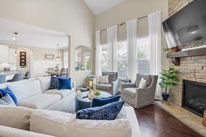 TV, fireplace
