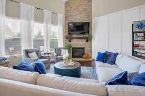 TV, fireplace