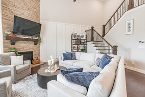 TV, fireplace