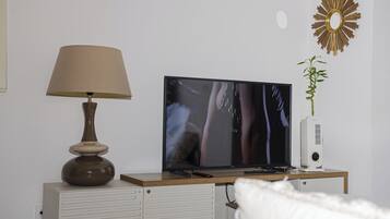 Comfort Studio, City View | Television