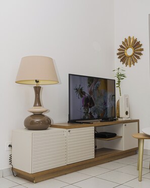 Comfort Studio, City View | Television -  Cocon Cayennais Appartement de charme (Cayenne)
