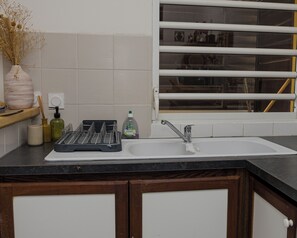 Comfort Studio, City View | Private kitchen -  Cocon Cayennais Appartement de charme (Cayenne)