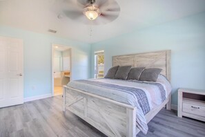 4 makuuhuonetta, silitysrauta/-lauta, vauvan matkasänky, Wi-Fi