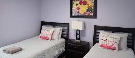 4 chambres, fer et planche à repasser, lit de bébé portatif, Wi-Fi