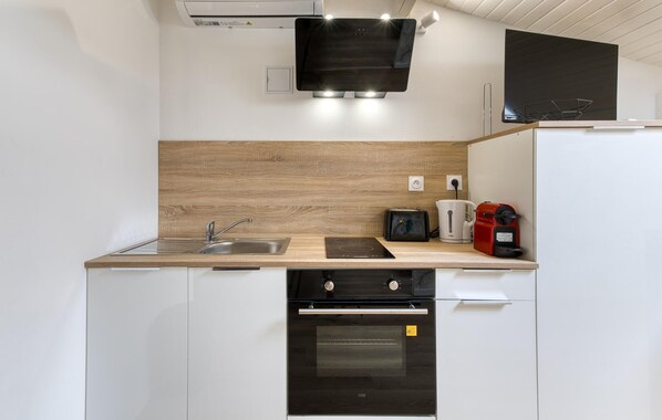 ثلاجة، فرن، موقد طهي مسطح