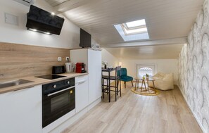 ثلاجة، فرن، موقد طهي مسطح