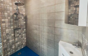Shower - Nice home in Usclas-d'Hérault (Usclas-d'Hérault)