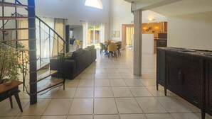 A spacious living area with a staircase, a dining area, and a kitchen. - Nice home in Usclas-d'Hérault (Usclas-d'Hérault)
