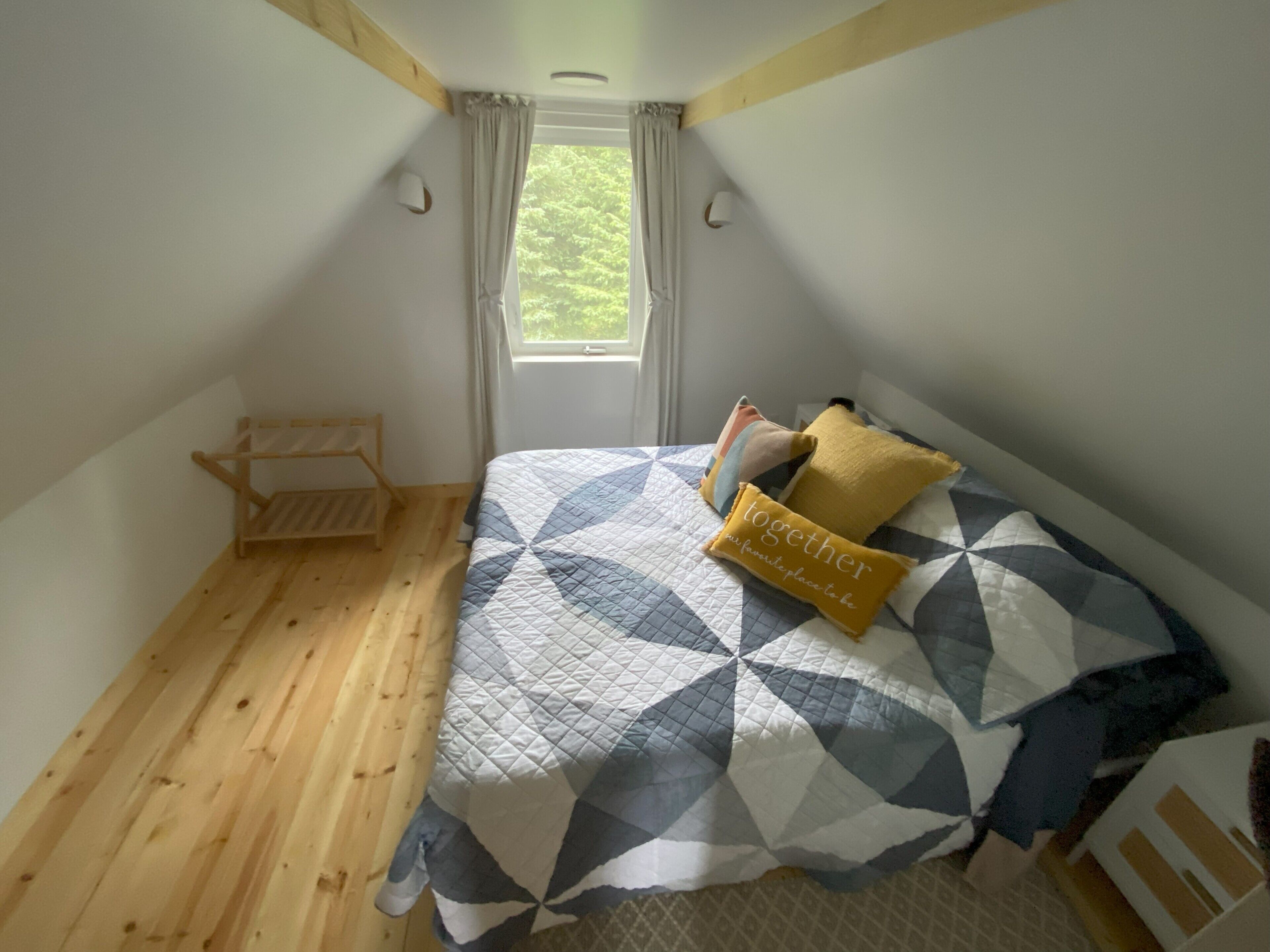 2 habitaciones, tabla de planchar con plancha, wifi y ropa de cama 