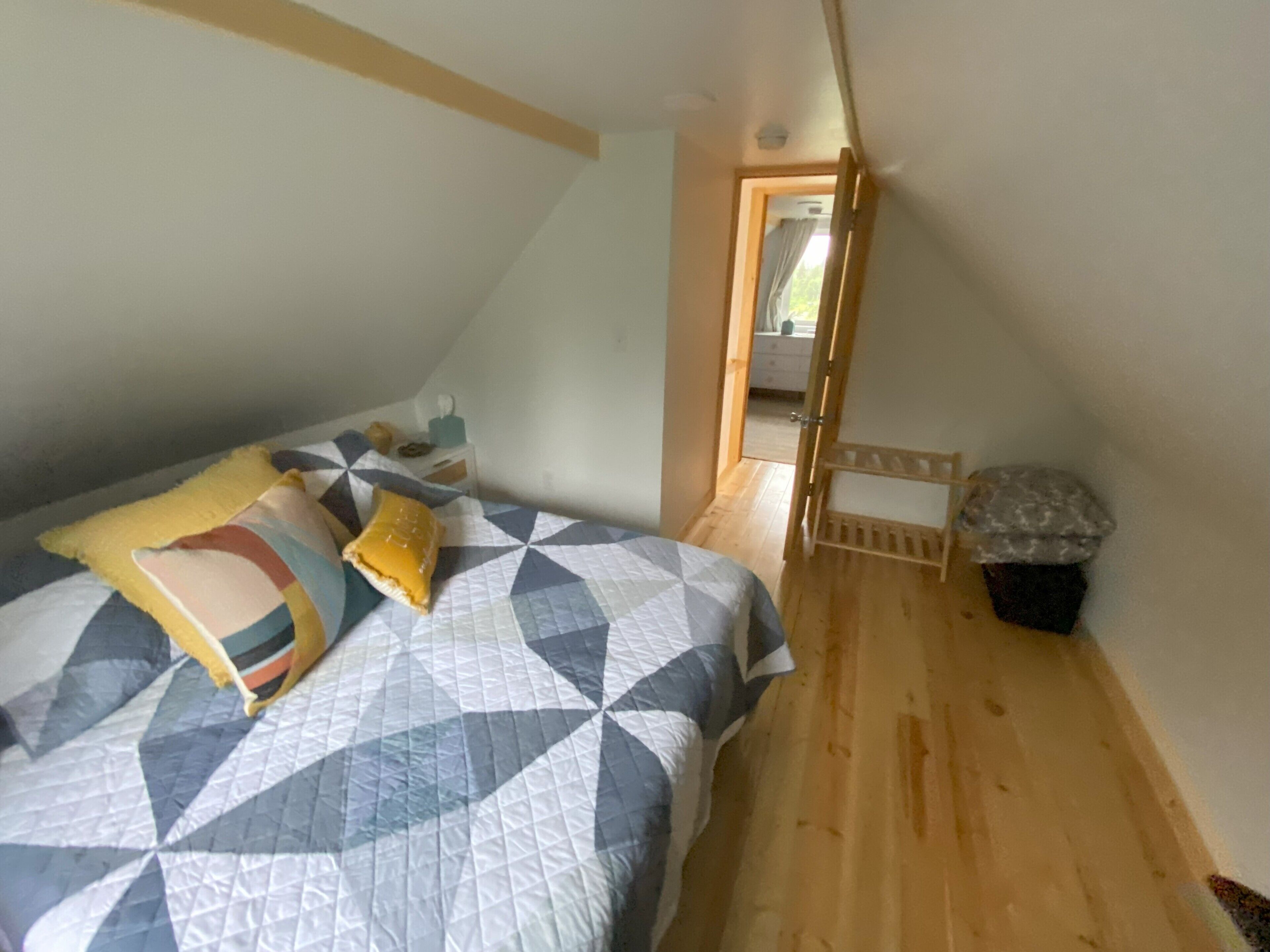 2 makuuhuonetta, silitysrauta/-lauta, Wi-Fi, vuodevaatteet