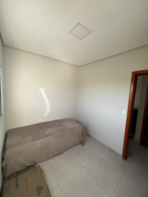 2 bedrooms, iron/ironing board, Internet, bed sheets
