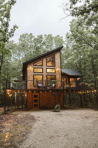 *Bronze Gabel Cabin Treehouse