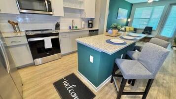 Mikroaaltouuni, uuni, liesi, astianpesukone