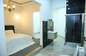 5 Schlafzimmer, Bügeleisen/Bügelbrett, Bettwäsche