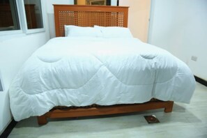 5 bedrooms, iron/ironing board, bed sheets