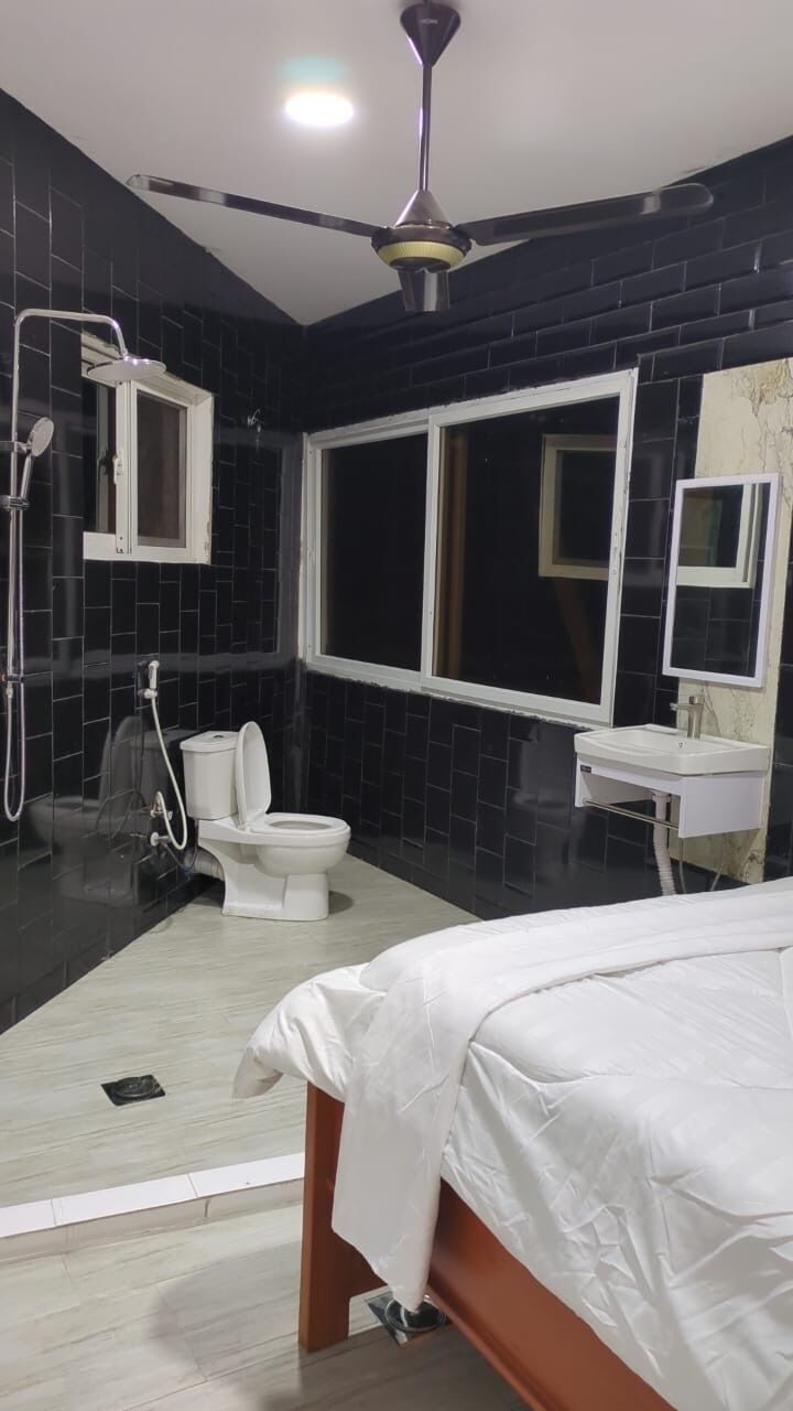 5 Schlafzimmer, Bügeleisen/Bügelbrett, Bettwäsche