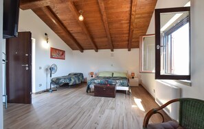 2 bedrooms, iron/ironing board, travel cot, free WiFi