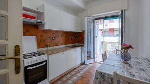 茶具/咖啡用具、冰箱、炉灶、厨具/餐具