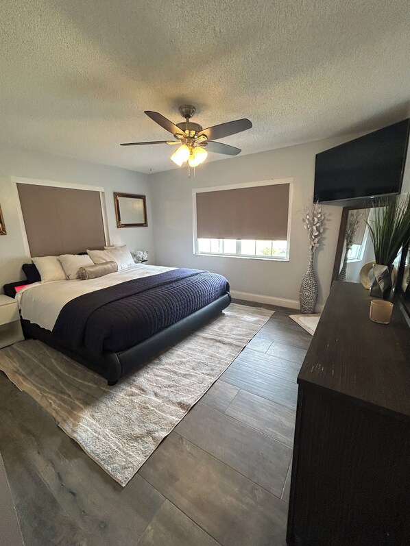 5 bedrooms, iron/ironing board, WiFi, bed sheets