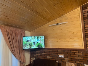 Comfort-Villa, Gartenblick | Schreibtisch, laptopgeeigneter Arbeitsplatz, Verdunkelungsvorhänge