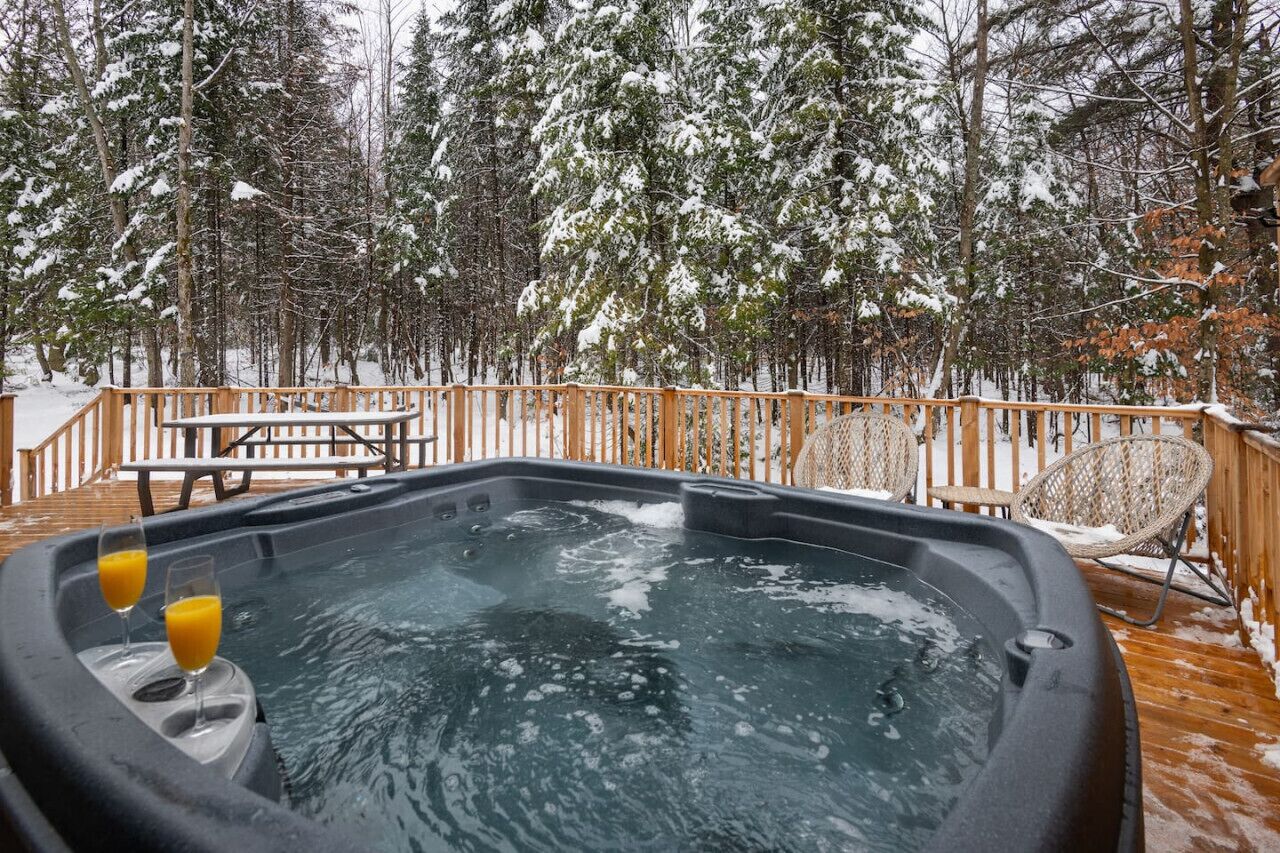 Bañera de hidromasaje al aire libre