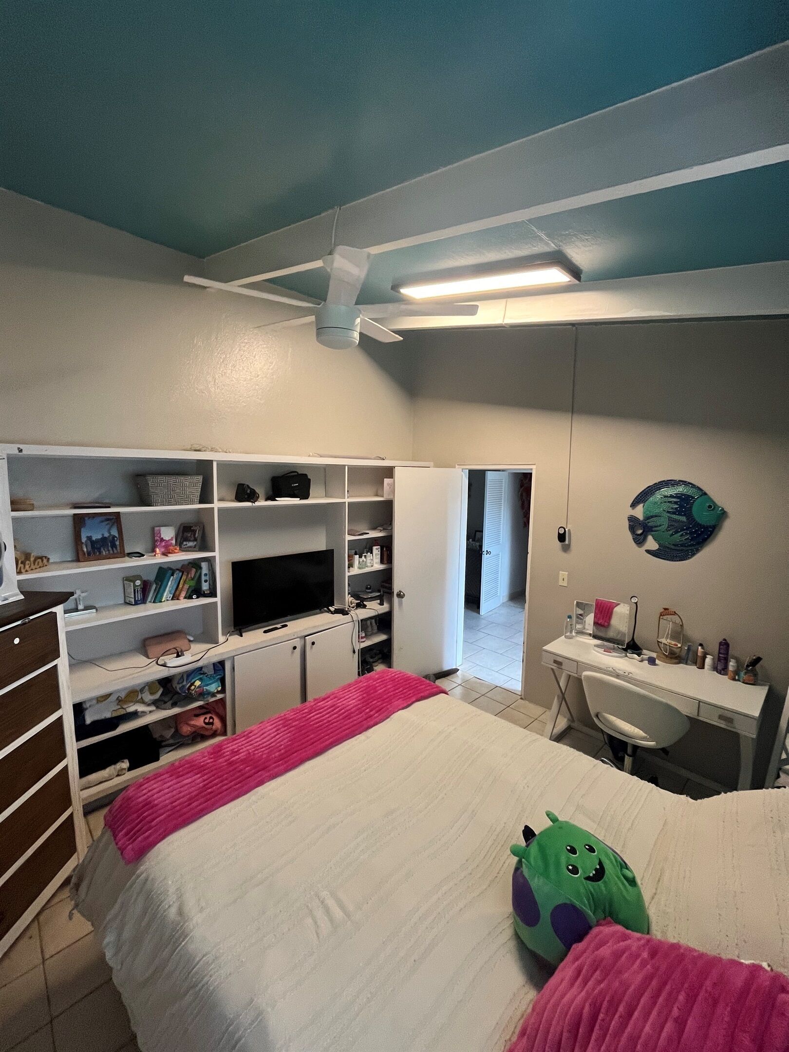 5 Schlafzimmer, Schreibtisch, Bügeleisen/Bügelbrett, Reisekinderbett