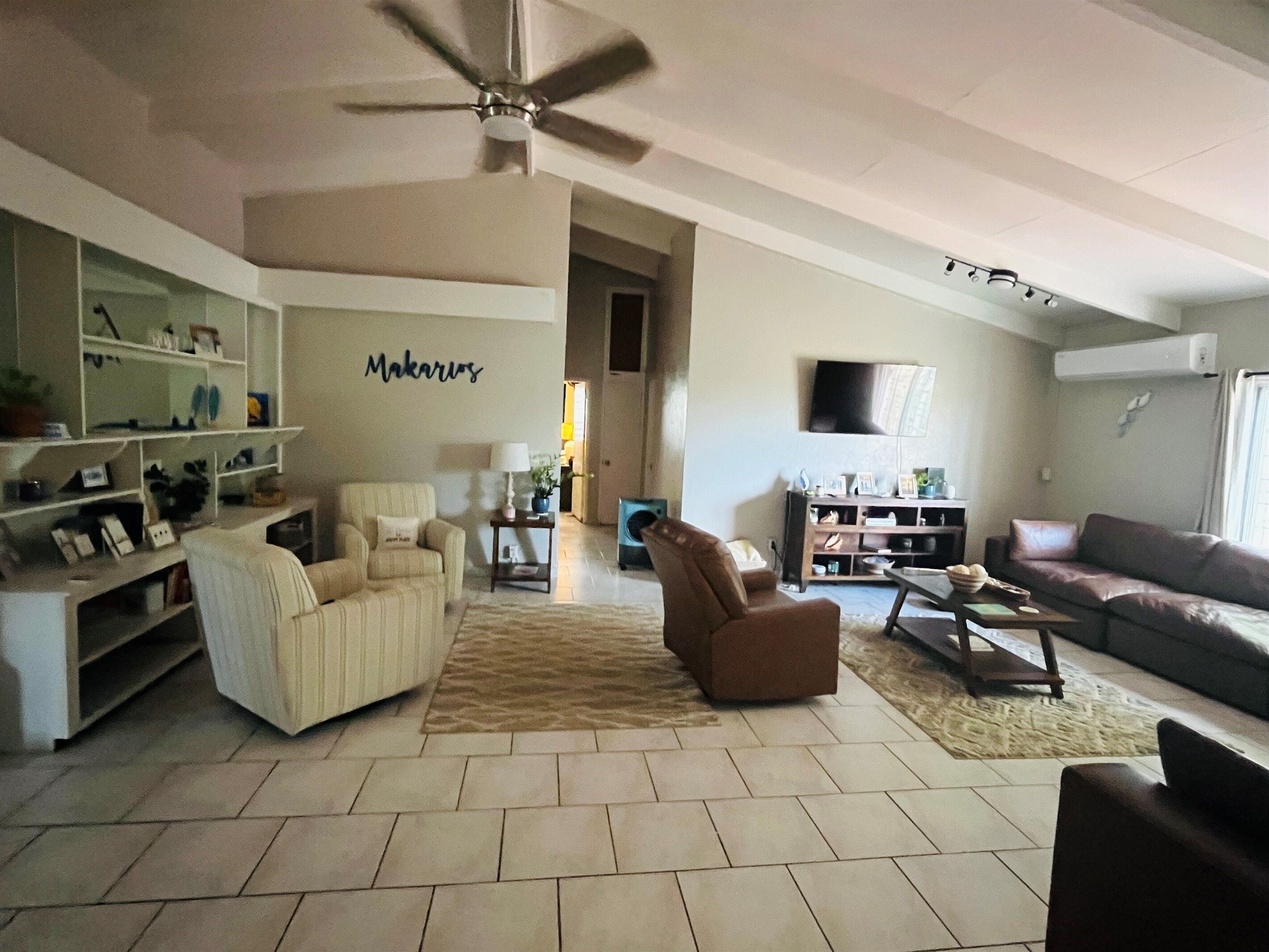 Smart-TV, Bücher, Arbeitsbereiche, Drucker