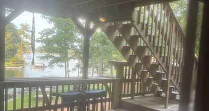 Cozy Lakefront 2-Bedroom First-Floor Retreat