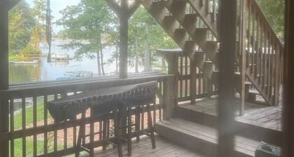 Cozy Lakefront 2-Bedroom First-Floor Retreat