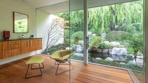 Unclassified image, 4 of 45, button - Luxe Hollywood Hills Modern, City Views, 84°F Pool (Los Angeles)