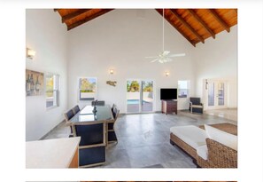 Dining - Now avail! 3-bdrm House with pool in tranquil Whitby Haven w/beach & ocean views (Whitby)