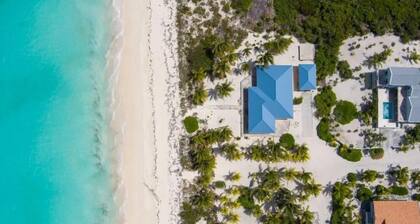 Now avail! 3-bdrm House with pool in tranquil Whitby Haven w/beach & ocean views