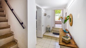 A staircase leading to a landing with a wooden bench and a basket of items. - Awesome home in Venafro with WiFi (Venafro)