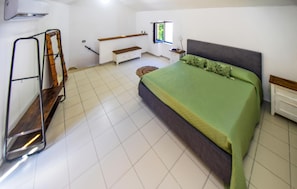 1 bedroom, travel crib, free WiFi - Awesome home in Venafro with WiFi (Venafro)