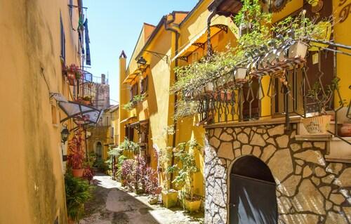 Nice home in Venafro with house a mountain view