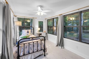 4 soveværelser, strygejern/strygebræt, internetforbindelse, sengetøj