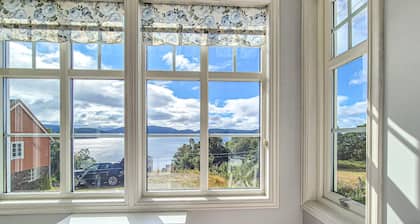 6 bedroom lovely home in Holmedal