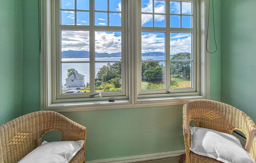 6 bedroom lovely home in Holmedal