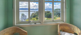 6 bedroom lovely home in Holmedal