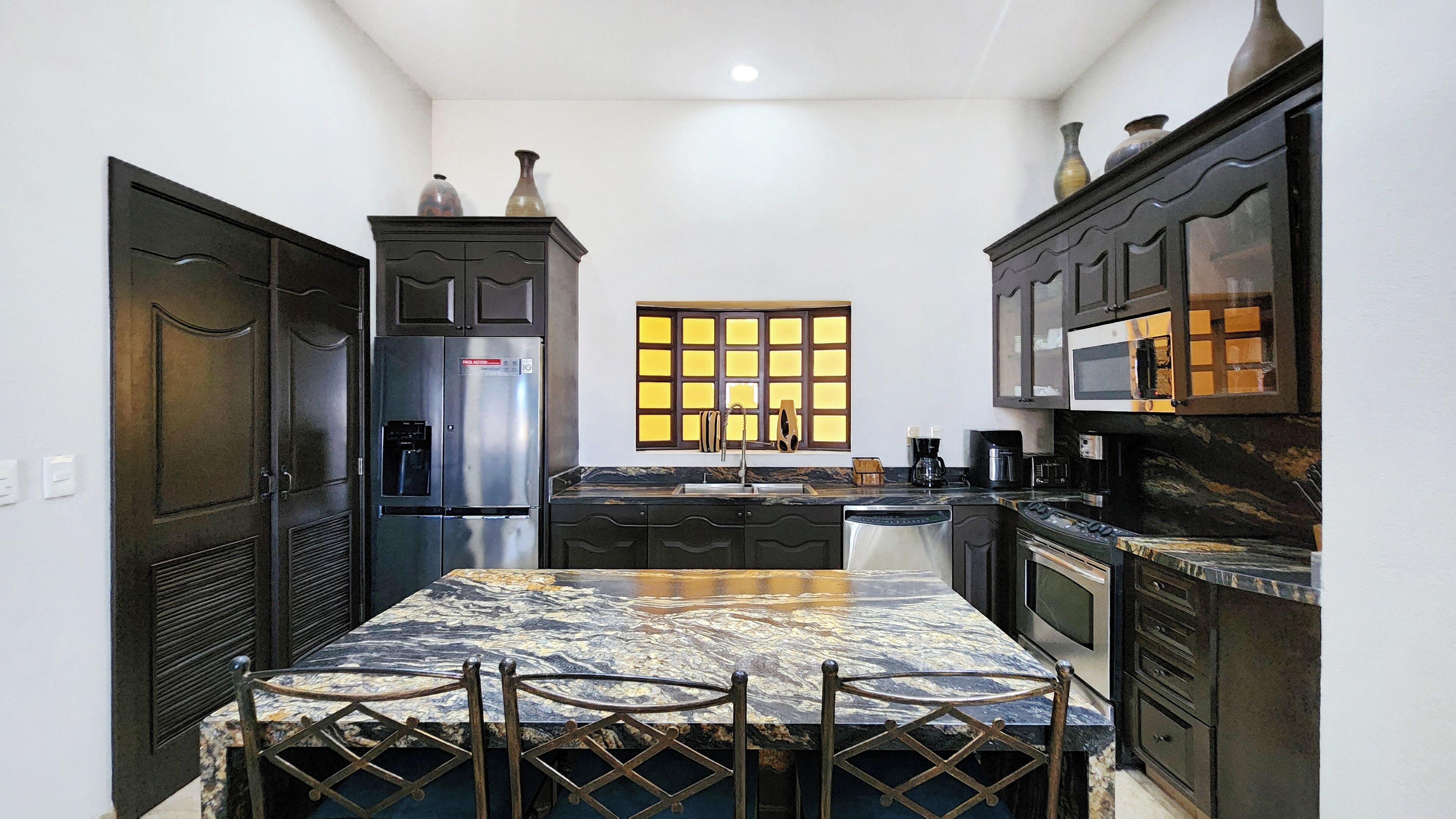 Mikroaaltouuni, uuni, liesi, astianpesukone