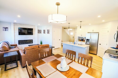New Modern & Luxury 3BR+2.5 Bath w/Garage Home in Saskatoon, SK