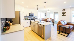 Unclassified image, 5 of 33, button - New Modern & Luxury 3BR+2.5 Bath w/Garage Home in Saskatoon, SK (Saskatoon)