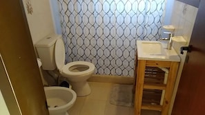 Basic Double Room, Mountain View | Bathroom