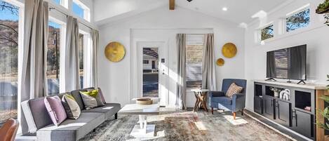 House, Multiple Beds, Patio, Mountain View (Byrd 2 Green Mountain Getaway) | Living area