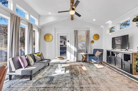 House, Multiple Beds, Patio, Mountain View (Byrd 2 Green Mountain Getaway) | Living area