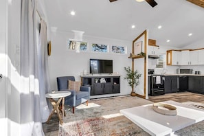 Huis, Meerdere bedden, terras, uitzicht op bergen (Byrd 2 Green Mountain Getaway) | Woonruimte